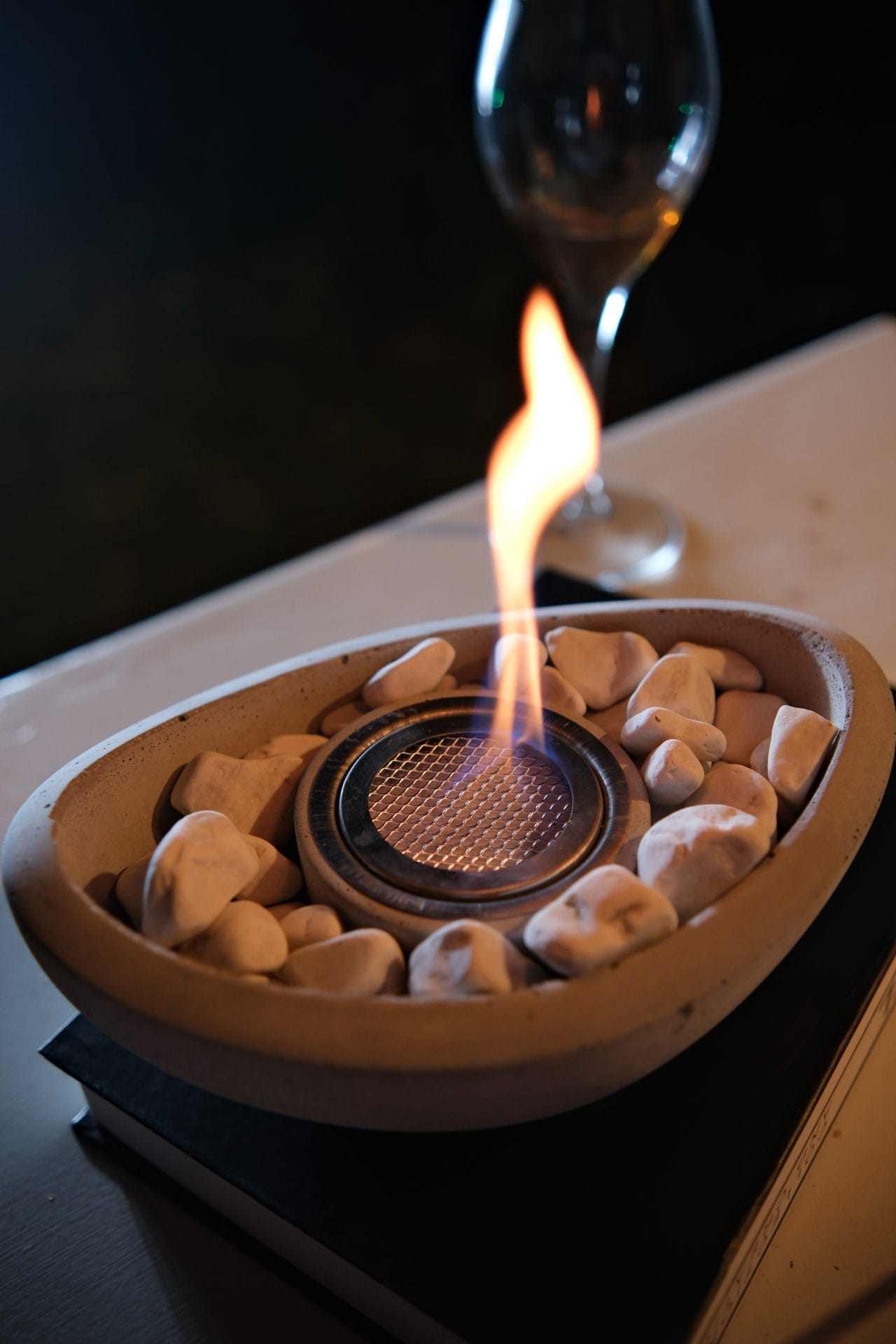 Beyaz Taşlı Modern Masaüstü Beton Bioethanol Şömine Beyaz