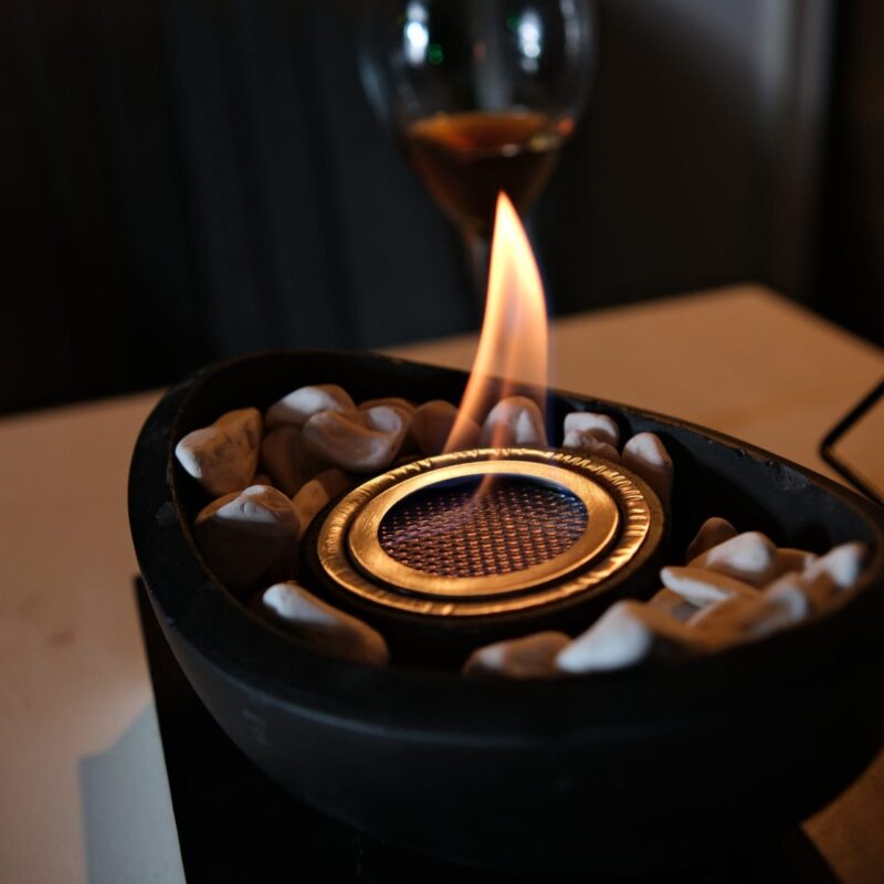 Beyaz Taşlı Modern Masaüstü Beton Bioethanol Şömine Siyah